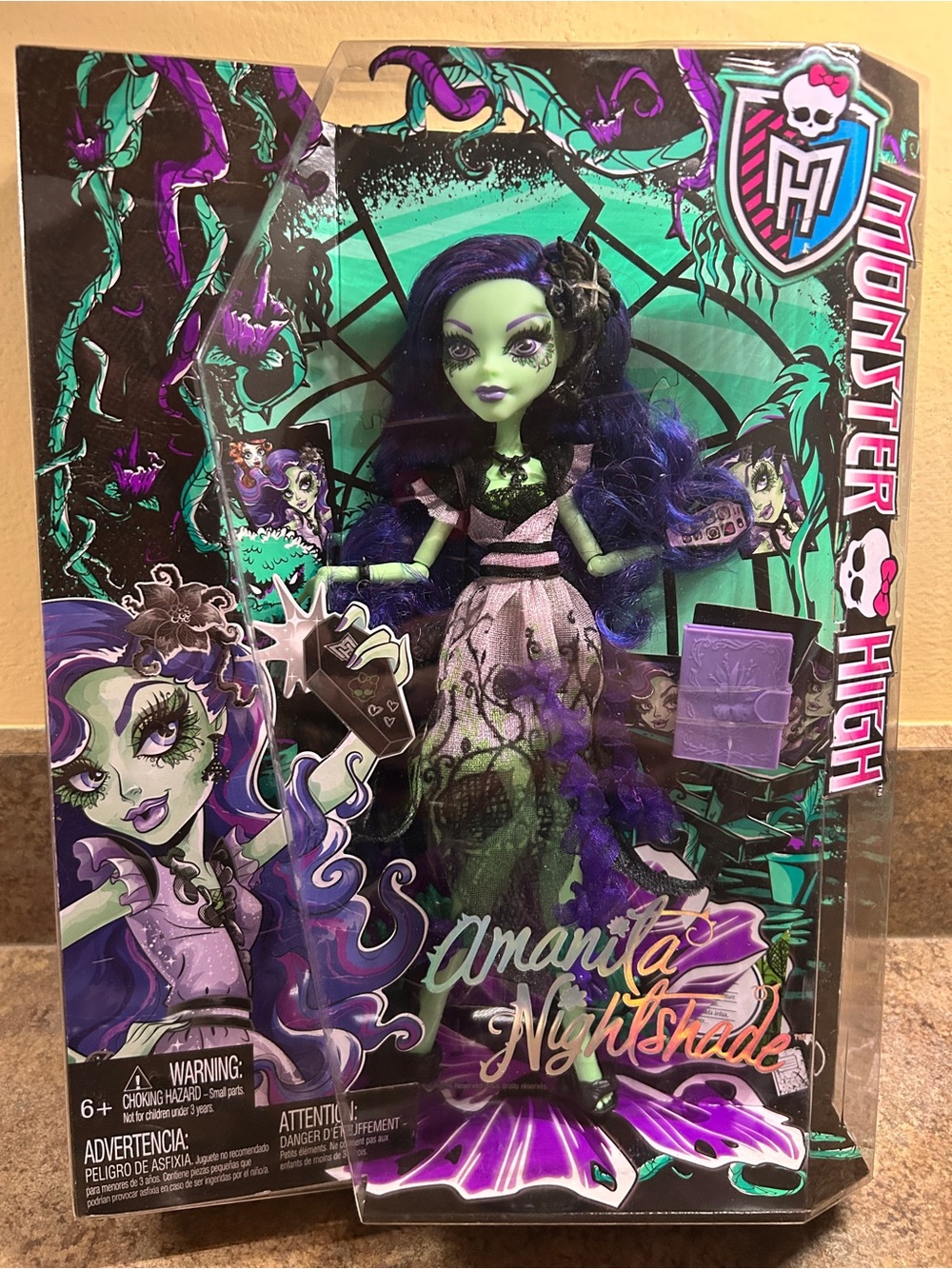 Monster High Amanita Nightshade Doll - Green, Purple & Black - Picture 3 of 9